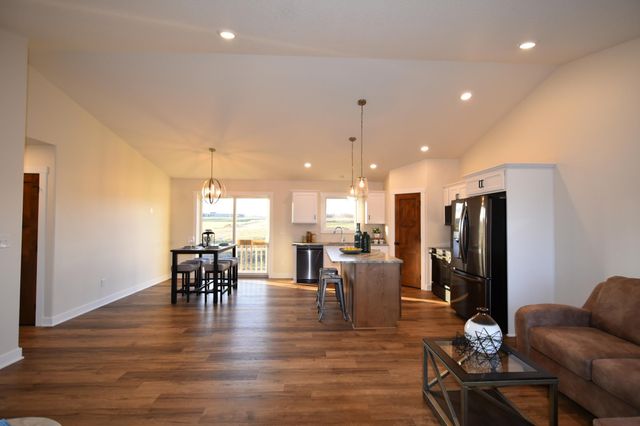 2215 Elk Run Drive SE, Pine Island, MN 55963