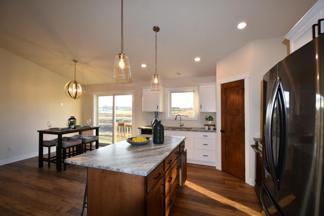 2215 Elk Run Drive SE, Pine Island, MN 55963