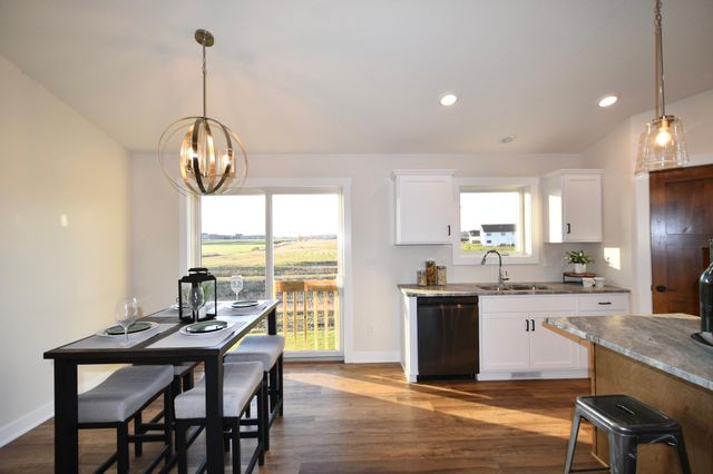 2215 Elk Run Drive SE, Pine Island, MN 55963