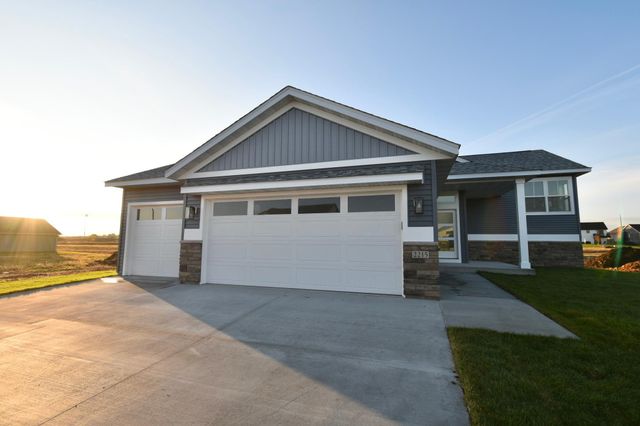 2215 Elk Run Drive SE, Pine Island, MN 55963