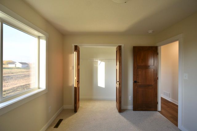 2215 Elk Run Drive SE, Pine Island, MN 55963