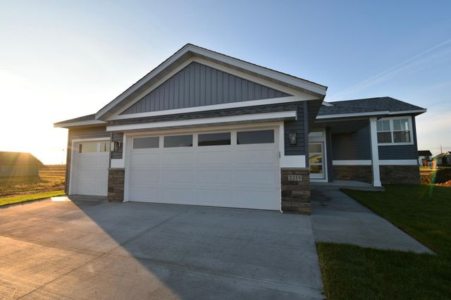 2215 Elk Run Drive SE, Pine Island, MN 55963