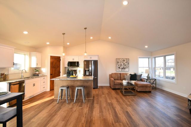 2215 Elk Run Drive SE, Pine Island, MN 55963