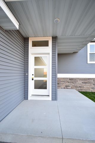 2215 Elk Run Drive SE, Pine Island, MN 55963