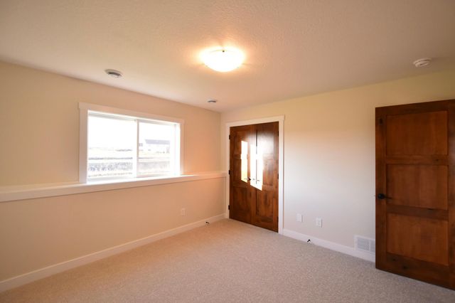 2215 Elk Run Drive SE, Pine Island, MN 55963