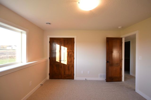 2215 Elk Run Drive SE, Pine Island, MN 55963