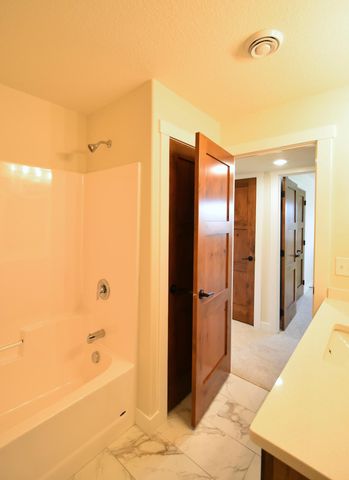 2215 Elk Run Drive SE, Pine Island, MN 55963