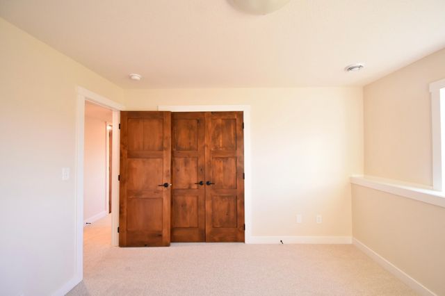 2215 Elk Run Drive SE, Pine Island, MN 55963