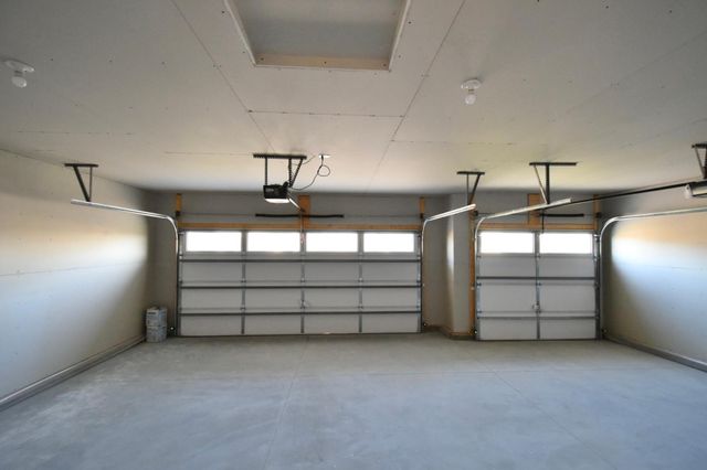 2215 Elk Run Drive SE, Pine Island, MN 55963