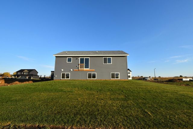 2215 Elk Run Drive SE, Pine Island, MN 55963