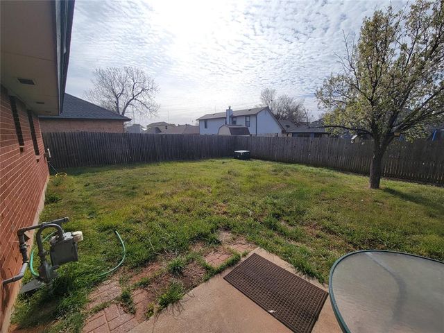 1212 NE 24th Street, Moore, OK 73160
