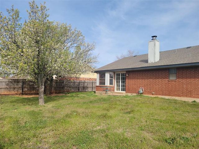 1212 NE 24th Street, Moore, OK 73160