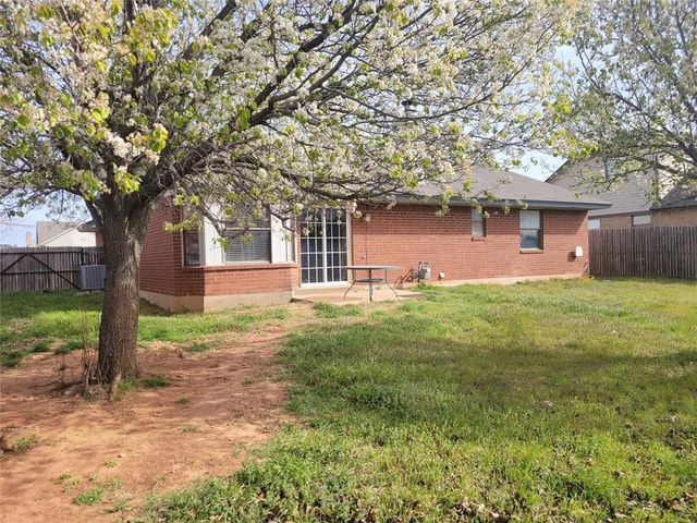 1212 NE 24th Street, Moore, OK 73160