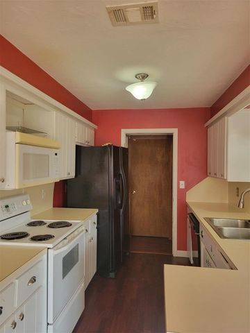 1212 NE 24th Street, Moore, OK 73160