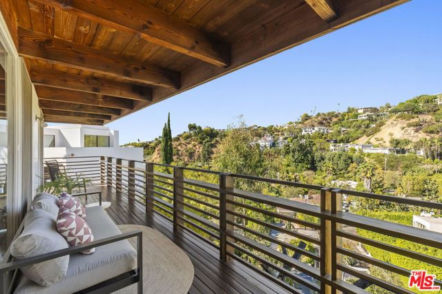 9119 Thrasher Avenue, Los Angeles, CA 90069