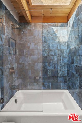 9119 Thrasher Avenue, Los Angeles, CA 90069