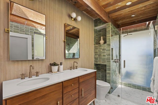 9119 Thrasher Avenue, Los Angeles, CA 90069