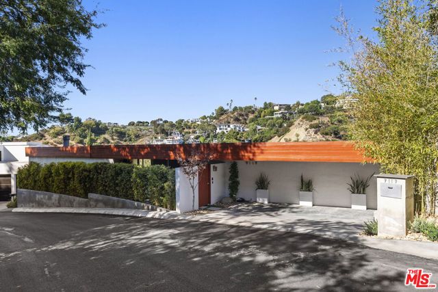 9119 Thrasher Avenue, Los Angeles, CA 90069