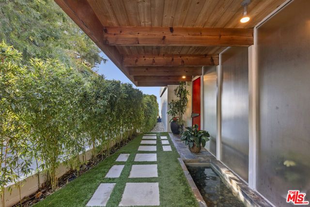 9119 Thrasher Avenue, Los Angeles, CA 90069