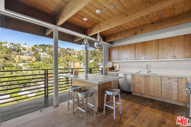 9119 Thrasher Avenue, Los Angeles, CA 90069