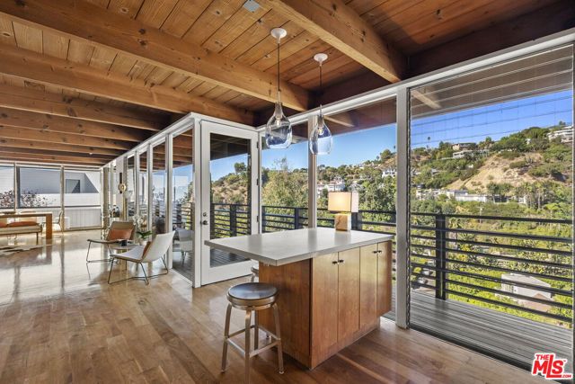 9119 Thrasher Avenue, Los Angeles, CA 90069