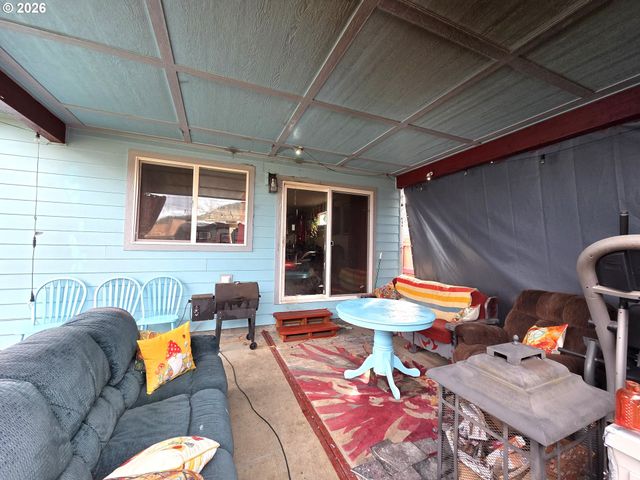 2904 N 3RD St, La Grande, OR 97850