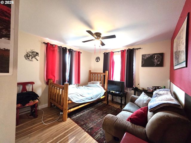 2904 N 3RD St, La Grande, OR 97850