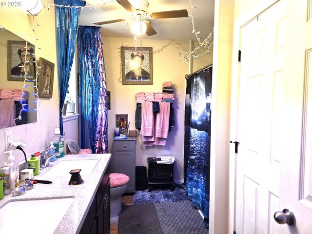 2904 N 3RD St, La Grande, OR 97850