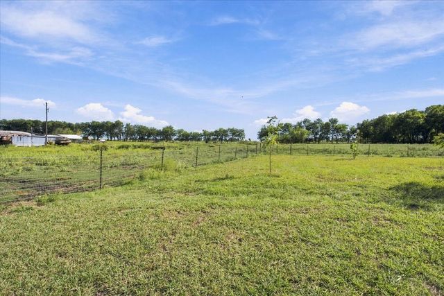 421 S Oak Street, Ector, TX 75439