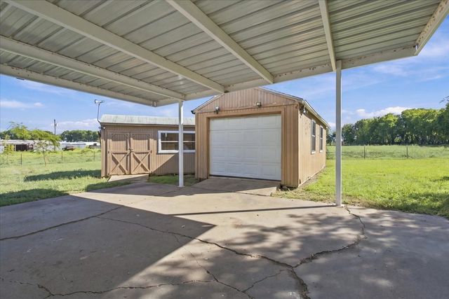 421 S Oak Street, Ector, TX 75439