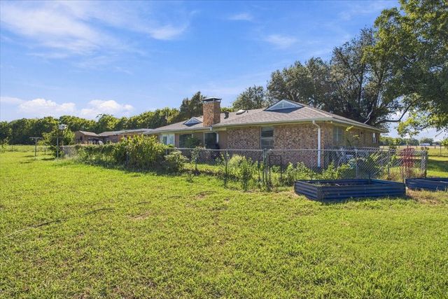 421 S Oak Street, Ector, TX 75439