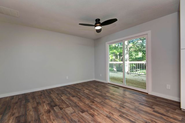 4607 S Chrisman Avenue, Springfield, MO 65804