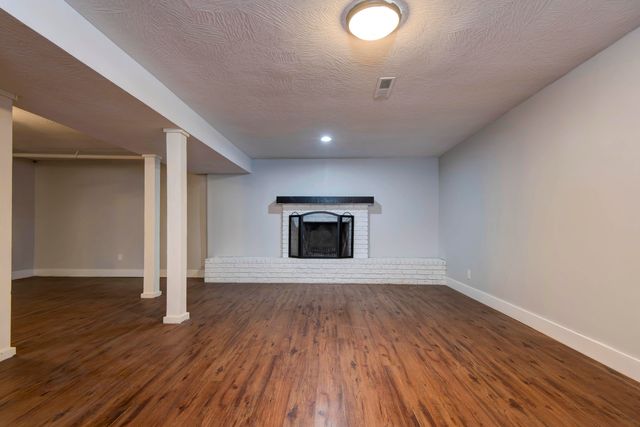 4607 S Chrisman Avenue, Springfield, MO 65804