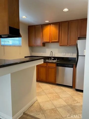 733 Lake Street 3, Huntington Beach, CA 92648