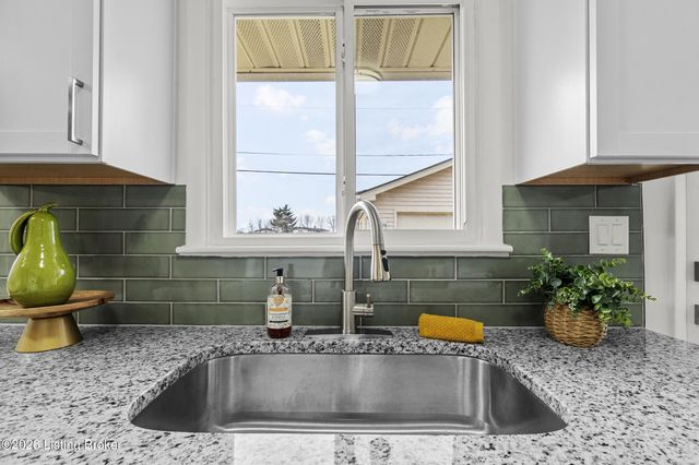 3602 Downing Way, Louisville, KY 40218