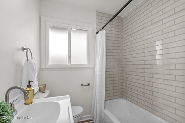 3602 Downing Way, Louisville, KY 40218