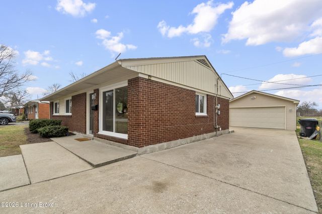 3602 Downing Way, Louisville, KY 40218