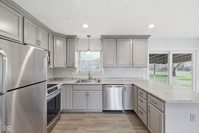 1202 Victoria Drive, Lebanon, IN 46052