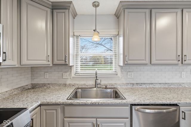 1202 Victoria Drive, Lebanon, IN 46052