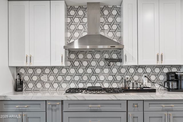 8707 E CLARENDON Avenue, Scottsdale, AZ 85251