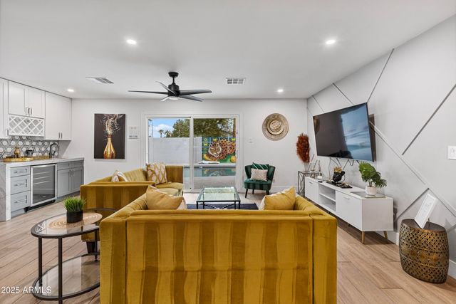 8707 E CLARENDON Avenue, Scottsdale, AZ 85251