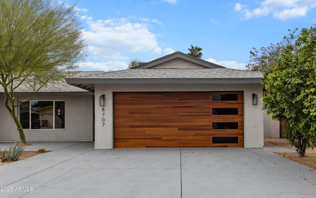 8707 E CLARENDON Avenue, Scottsdale, AZ 85251