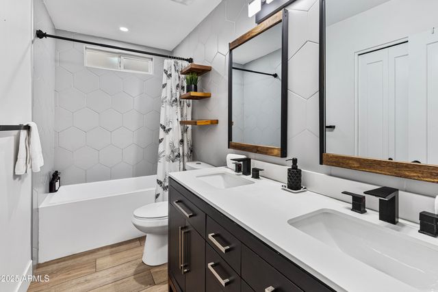 8707 E CLARENDON Avenue, Scottsdale, AZ 85251