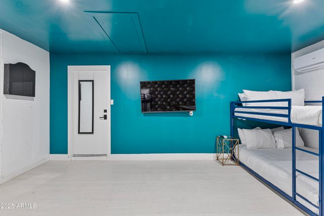 8707 E CLARENDON Avenue, Scottsdale, AZ 85251