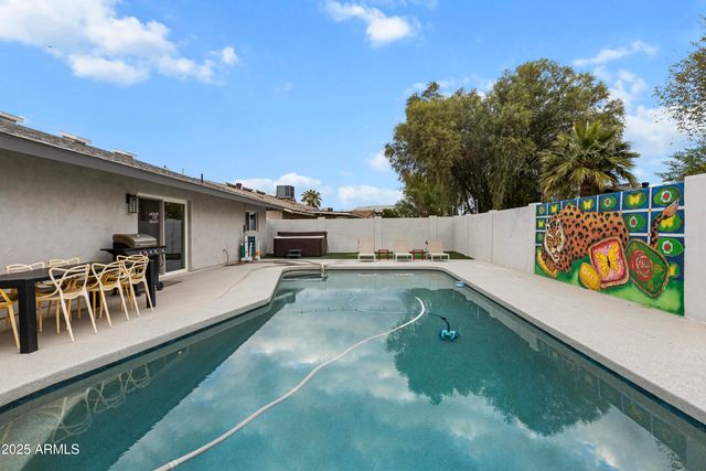 8707 E CLARENDON Avenue, Scottsdale, AZ 85251