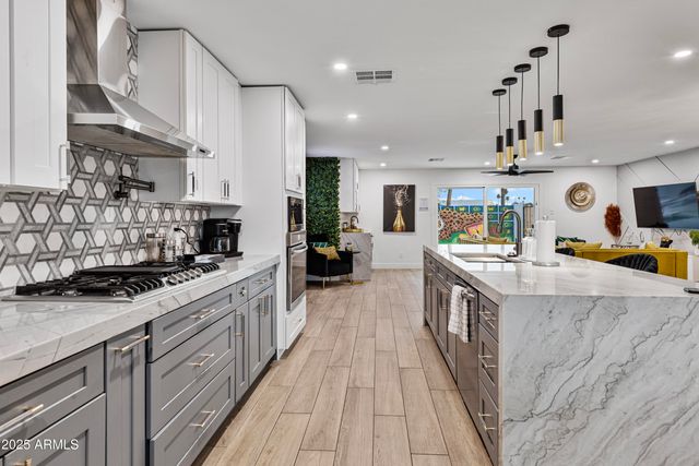 8707 E CLARENDON Avenue, Scottsdale, AZ 85251