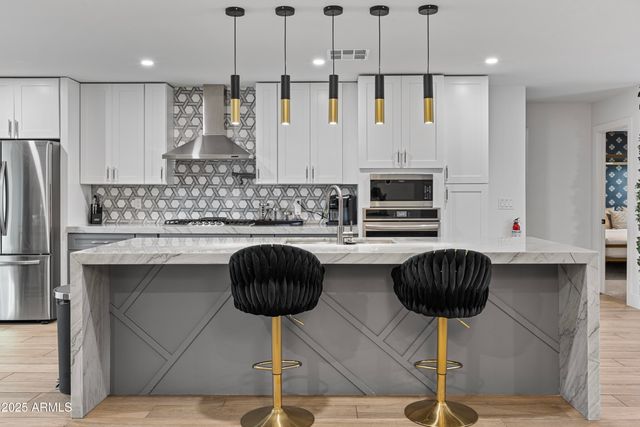 8707 E CLARENDON Avenue, Scottsdale, AZ 85251