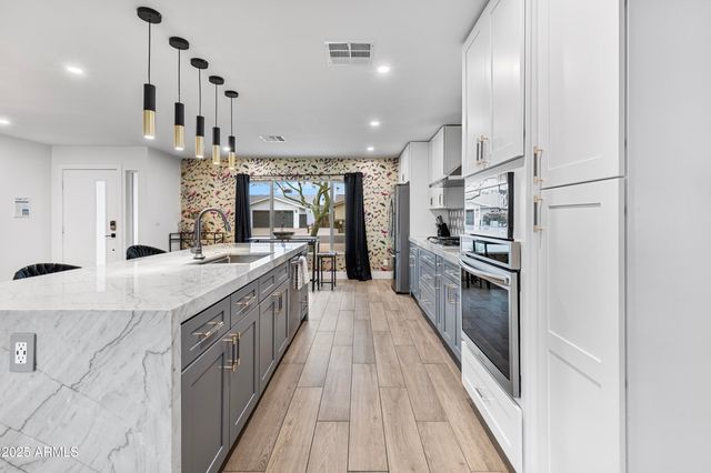 8707 E CLARENDON Avenue, Scottsdale, AZ 85251