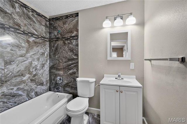 11342 Stonymont Drive, St Louis, MO 63136
