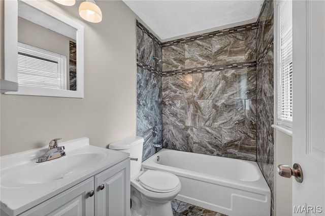 11342 Stonymont Drive, St Louis, MO 63136